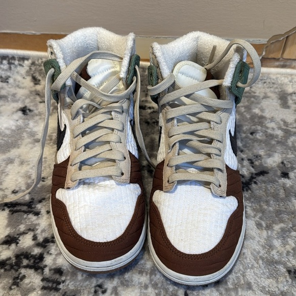 Nike dunks “toasty” with faux fur size 6.5 women’s - Picture 2 of 4